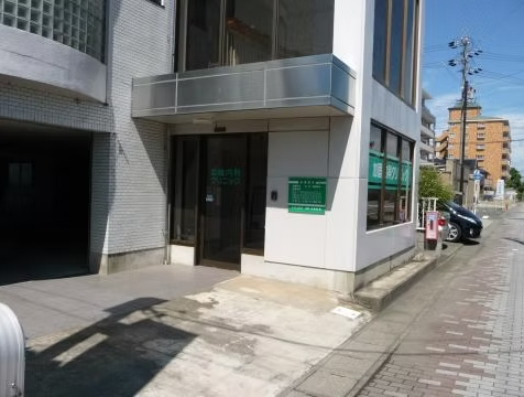 加固内科クリニック玄関